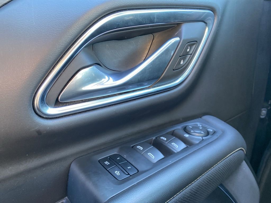 Used 2024 GMC Yukon XL SLT AWD/4WD image 19