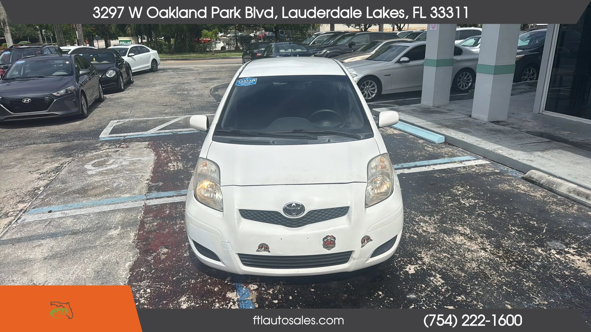 Used 2010 Toyota Yaris 4-Door Hatchback FWD image 3
