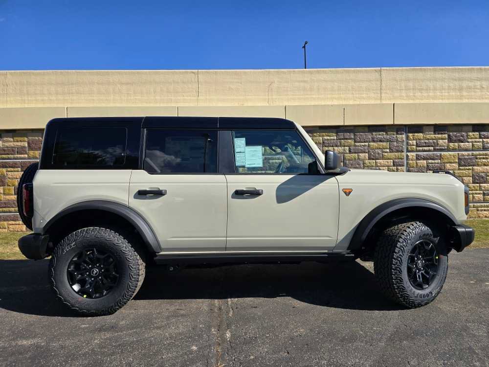 New 2026 Ford Bronco Badlands image 2