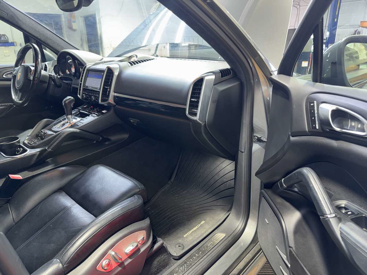 Used 2014 Porsche Cayenne GTS AWD/4WD image 24