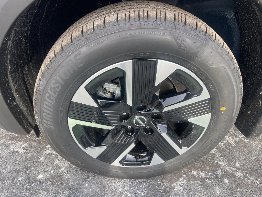 Used 2025 Nissan Kicks SV w/ SV Premium Package image 28