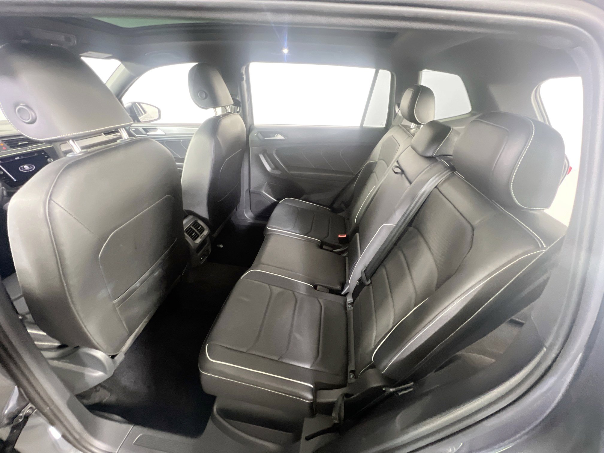 Used 2022 Volkswagen Tiguan SEL R-Line image 25