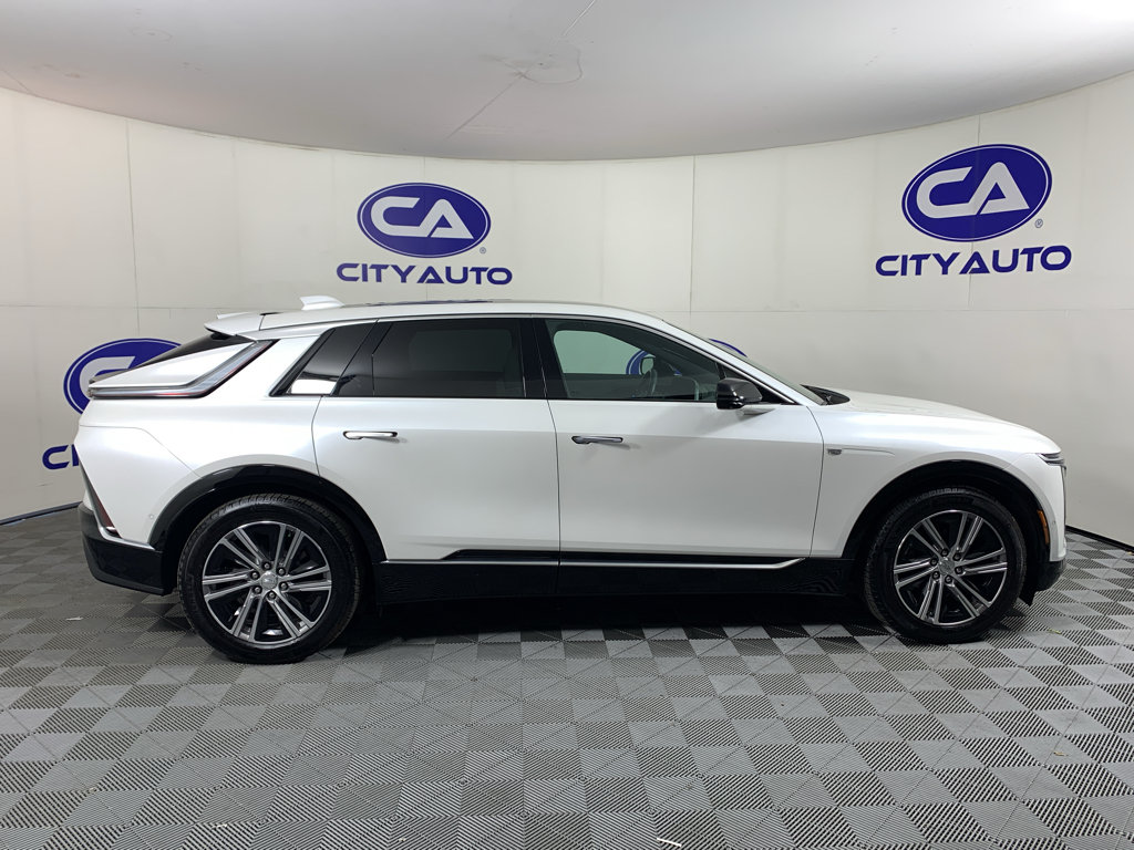 Used 2024 Cadillac Lyriq Luxury RWD image 2
