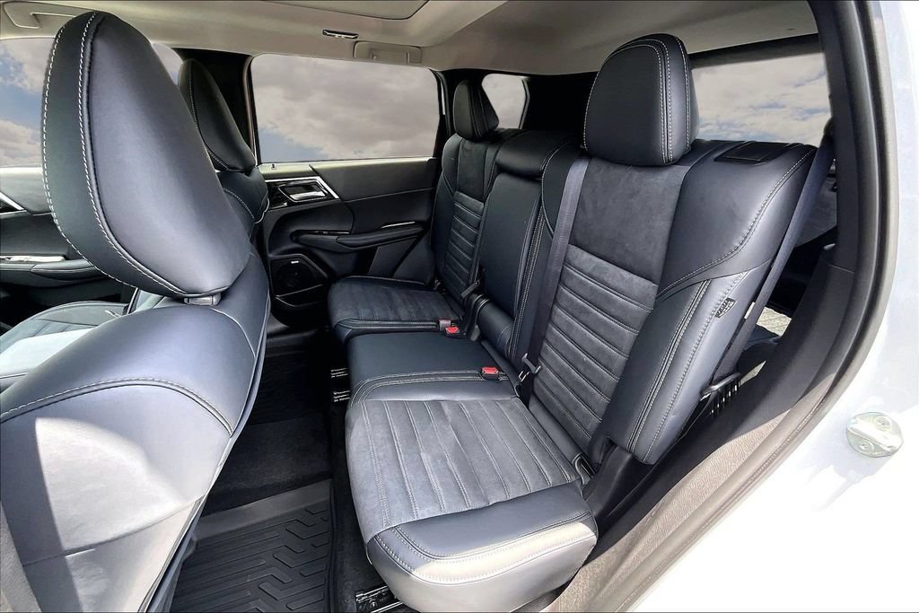 New 2026 Mitsubishi Outlander AWD image 10