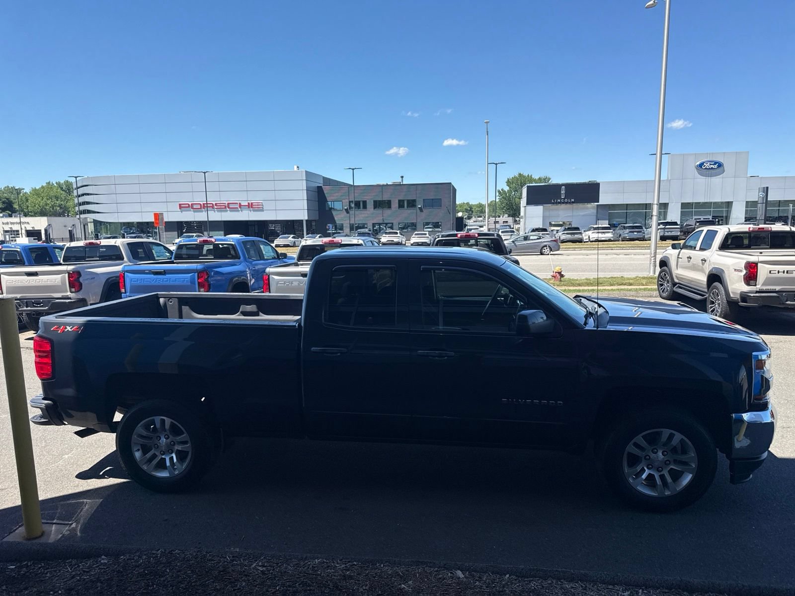 Used 2019 Chevrolet Silverado 1500 LT w/ All Star Edition AWD/4WD image 5
