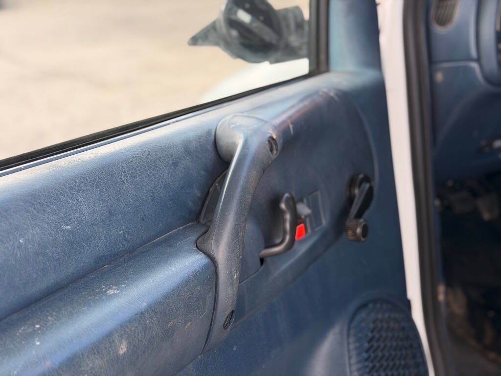 Used 2002 Chevrolet Astro RWD image 11