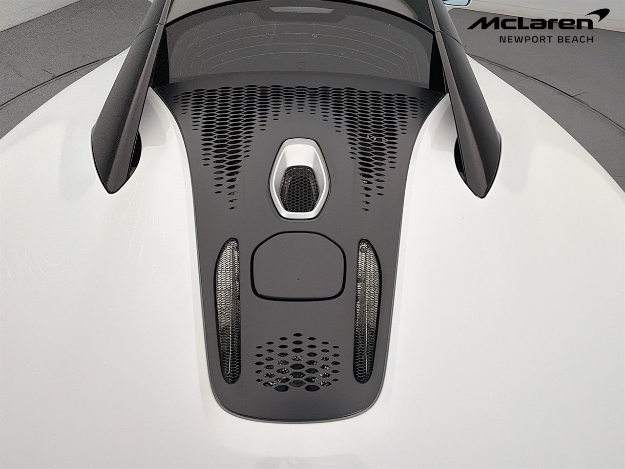 Used 2025 McLaren Artura RWD image 51