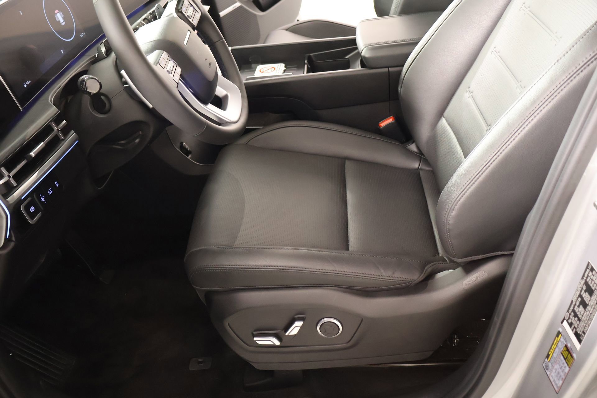 Certified 2025 Hyundai Santa Fe Limited image 12