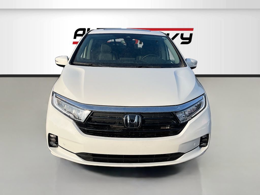 Used 2023 Honda Odyssey Elite image 2