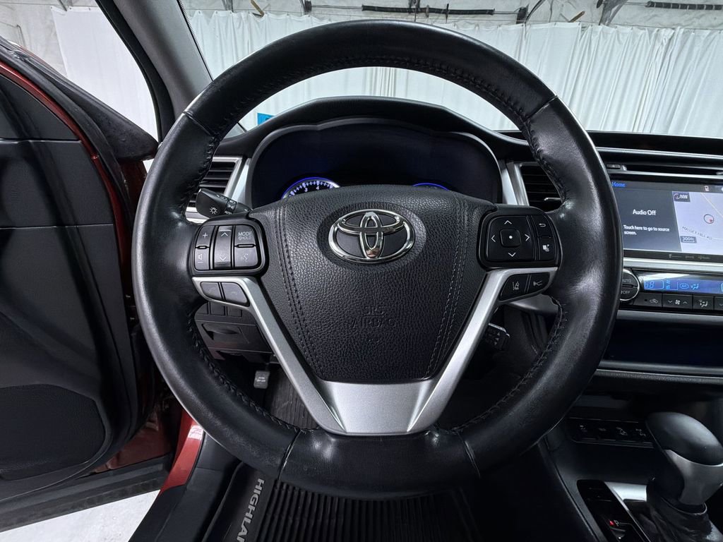 Used 2018 Toyota Highlander SE AWD/4WD image 15