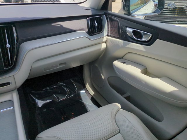 Used 2025 Volvo XC60 B5 Ultra w/ Protection Package Premier AWD/4WD image 16