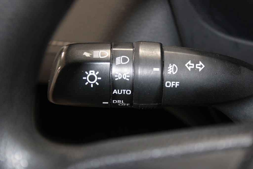 Used 2021 Toyota RAV4 XLE AWD/4WD image 30