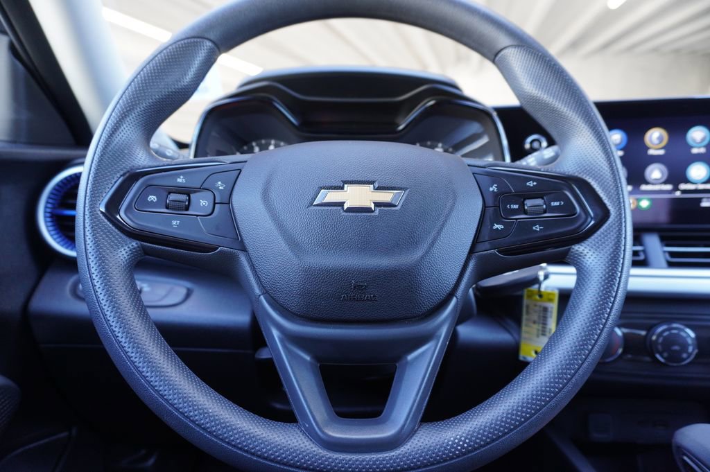 Used 2025 Chevrolet Trax LS image 20