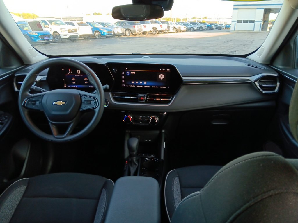 Used 2025 Chevrolet TrailBlazer LT AWD/4WD image 33