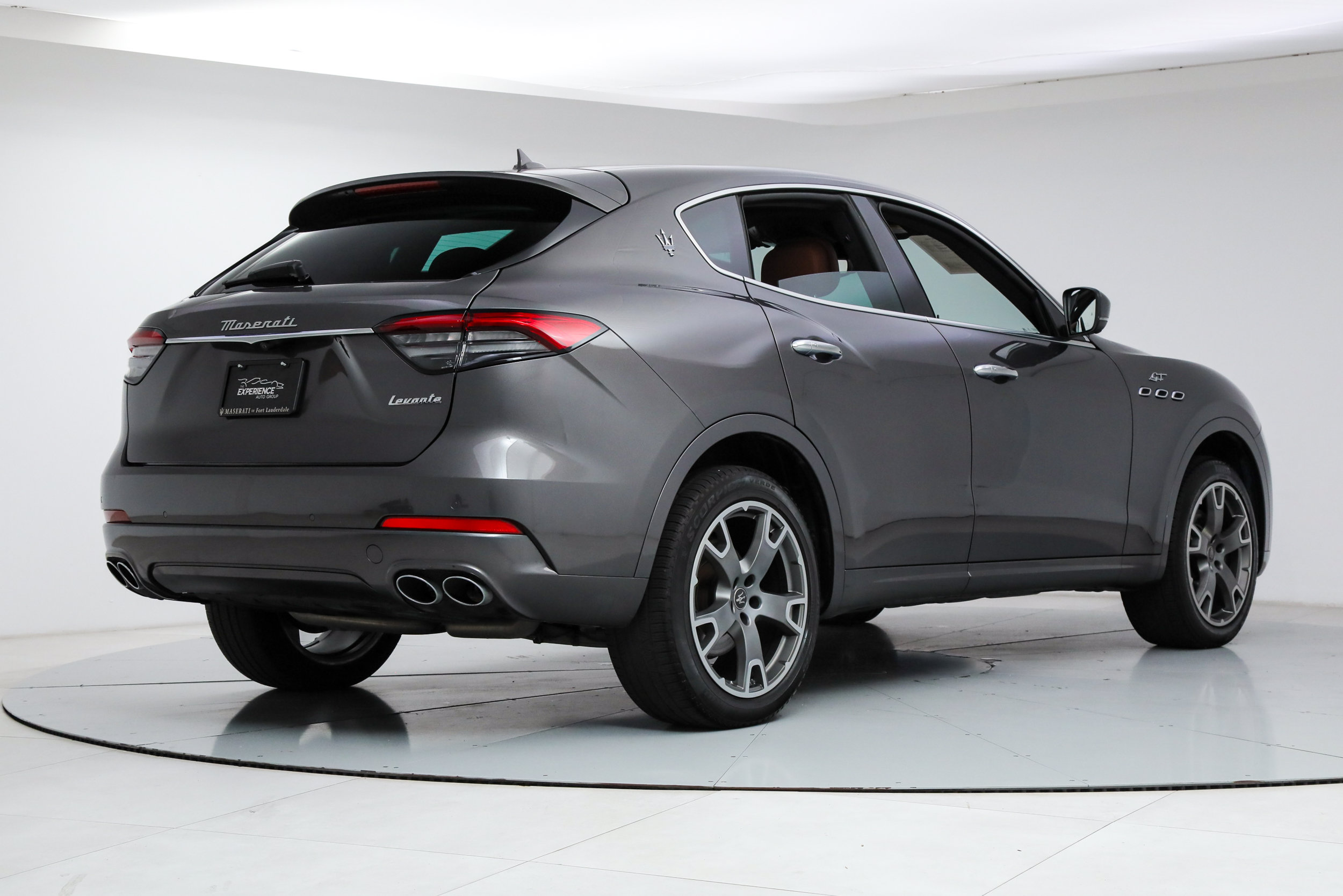 Used 2023 Maserati Levante GT AWD/4WD image 5