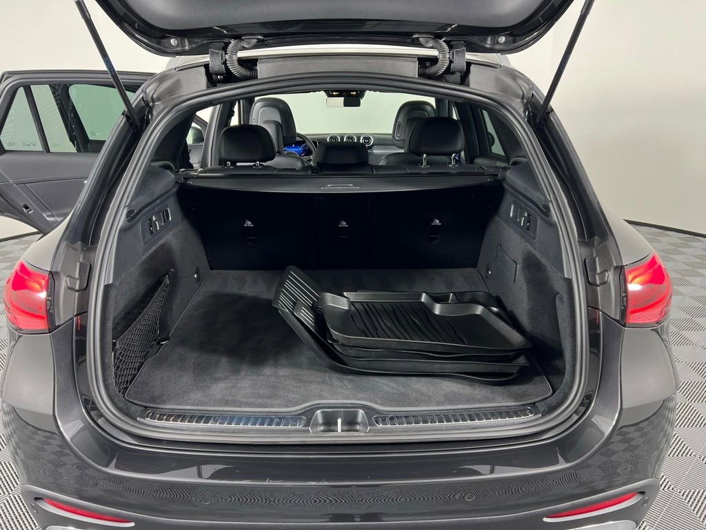 Used 2025 Mercedes-Benz GLC 300 4MATIC image 27