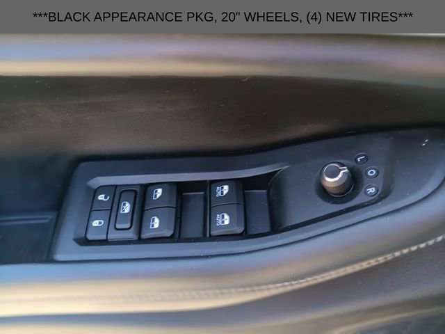 Used 2023 Jeep Grand Cherokee Limited w/ Black Appearance Package AWD/4WD image 16
