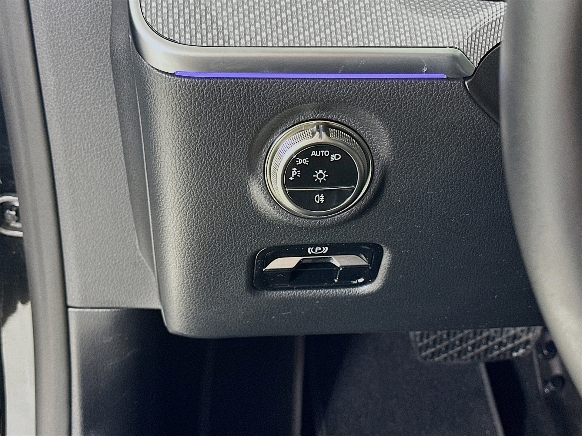 Used 2025 Mercedes-Benz CLE 300 4MATIC Cabriolet image 11