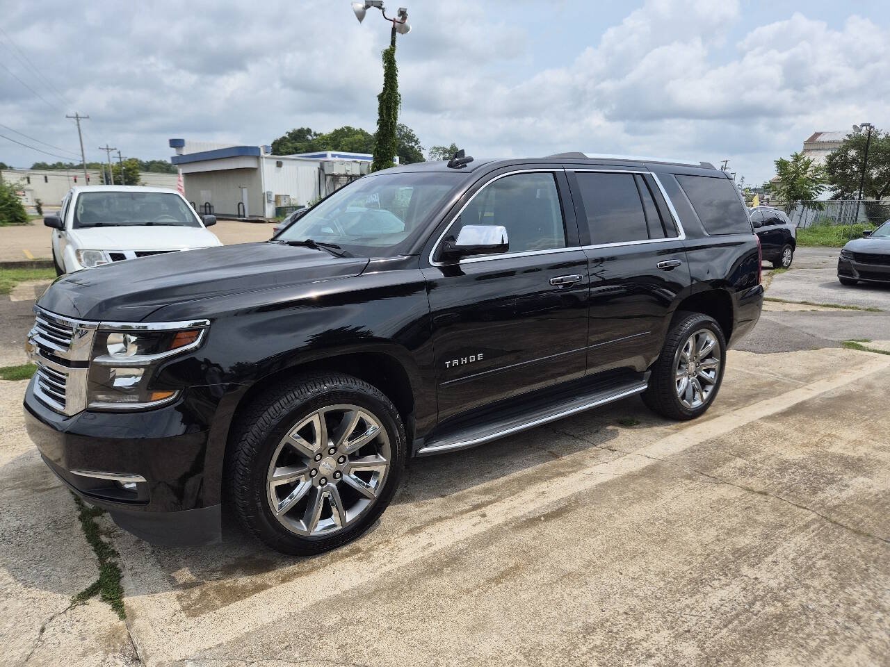 Used 2017 Chevrolet Tahoe Premier RWD image 3