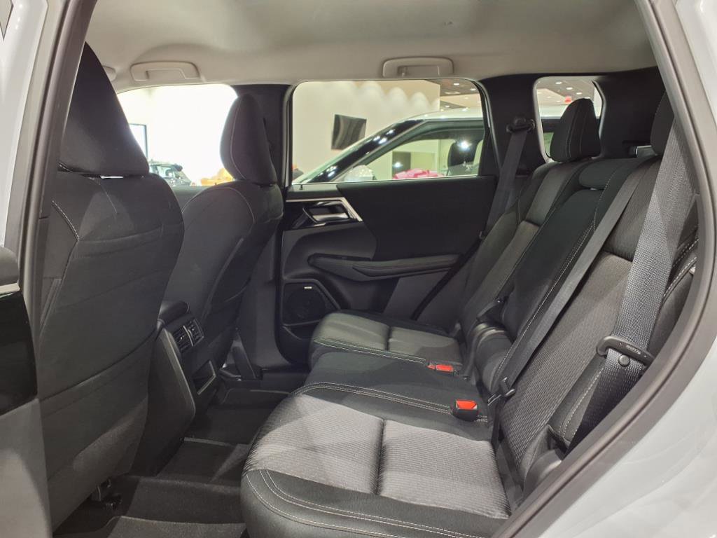 New 2025 Mitsubishi Outlander ES image 12