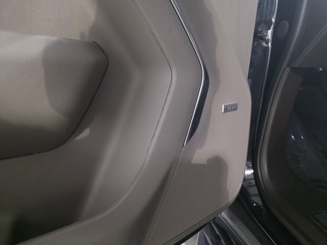 Certified 2023 GMC Yukon SLT w/ SLT Luxury Package image 13