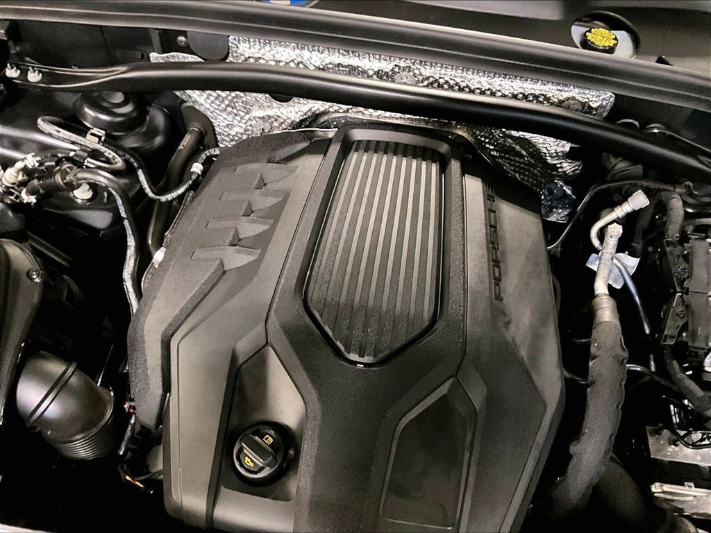 Certified 2024 Porsche Macan image 34