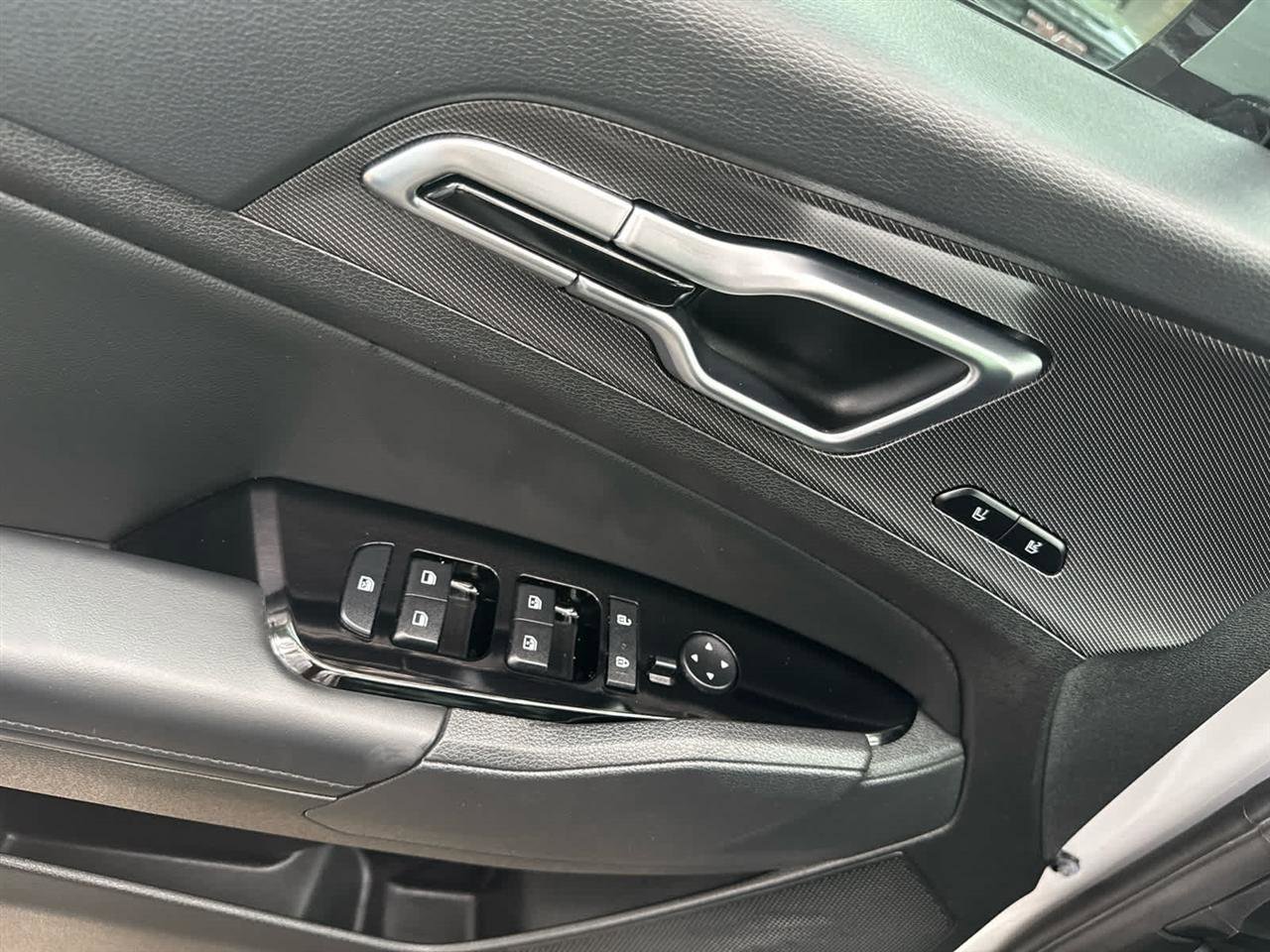 Used 2025 Kia Sportage SX image 19