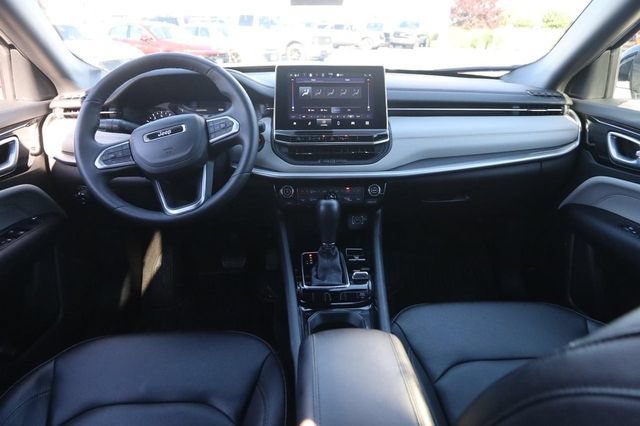 Used 2025 Jeep Compass Limited AWD/4WD image 22