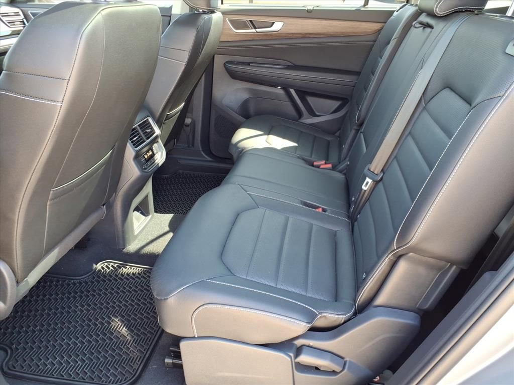 Certified 2025 Volkswagen Atlas SEL image 9