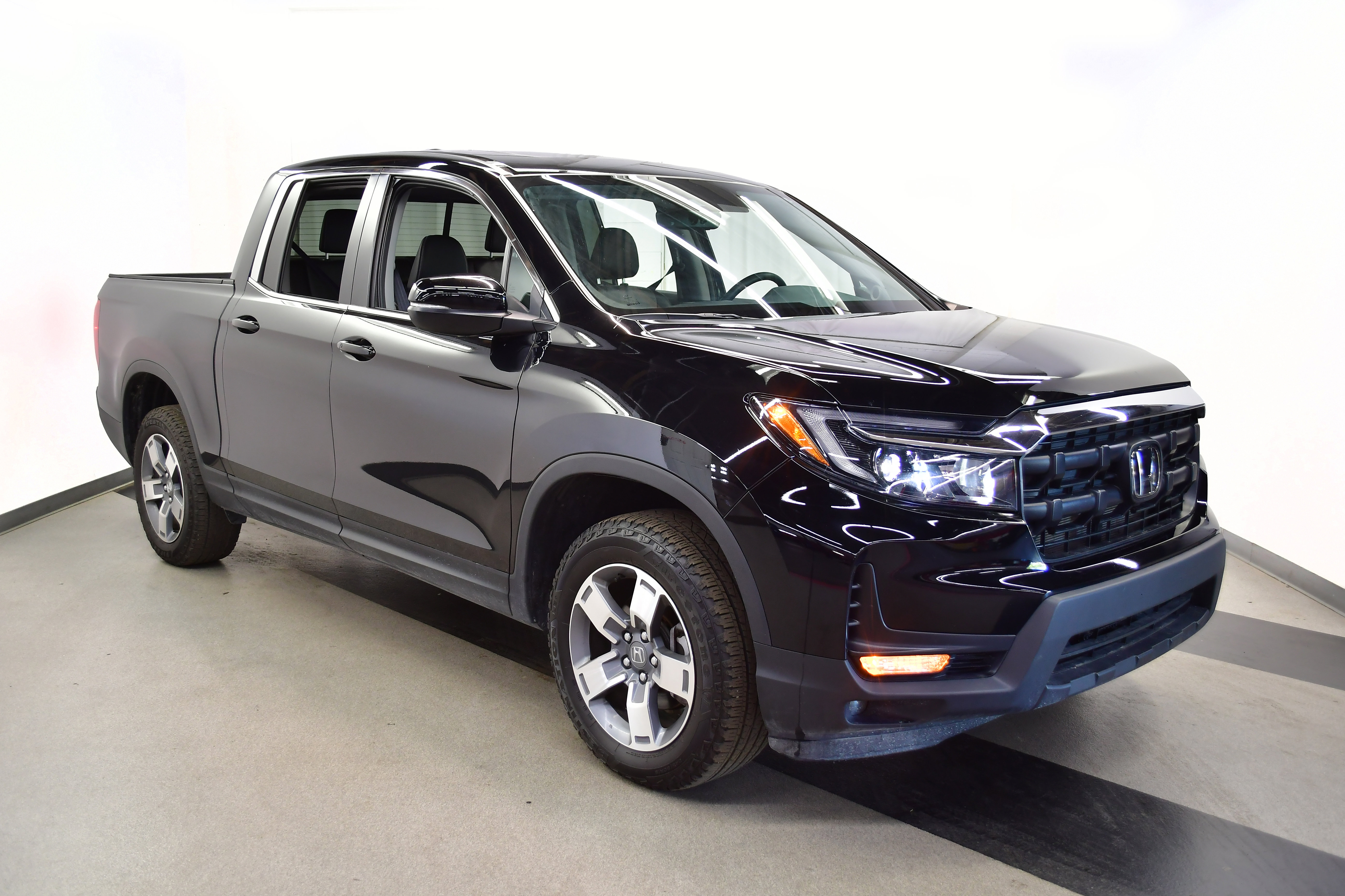 Used 2025 Honda Ridgeline RTL image 2