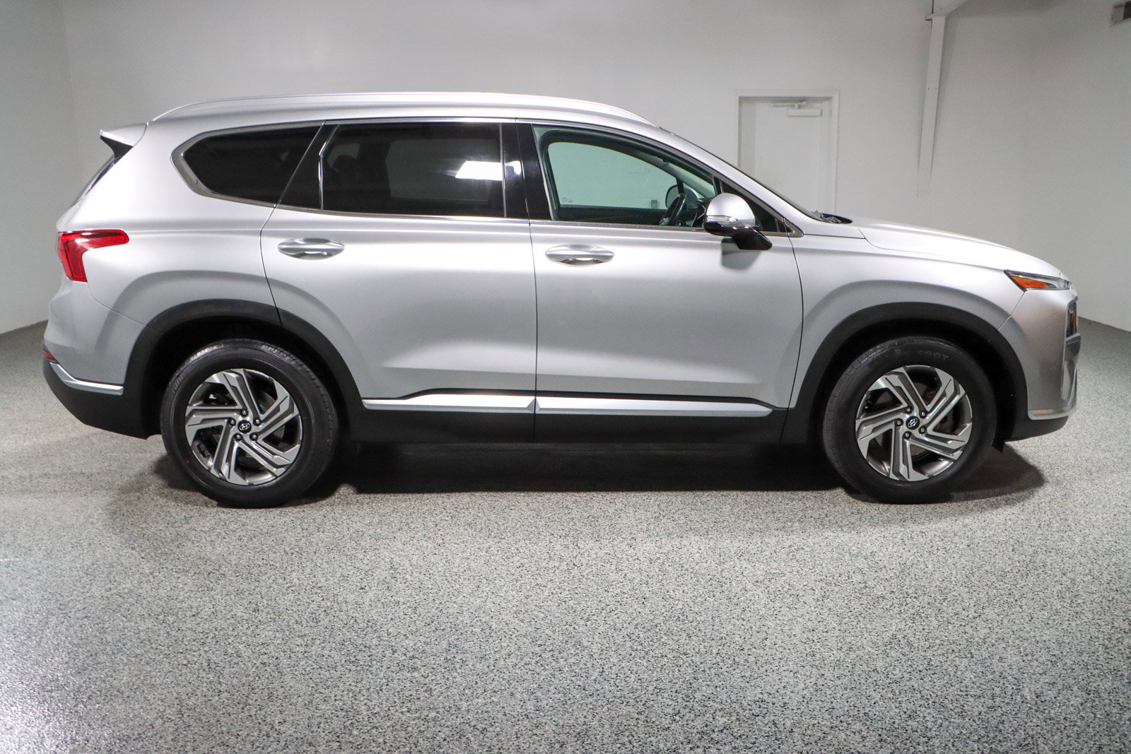 Used 2021 Hyundai Santa Fe SEL w/ Convenience + Premium Package image 6