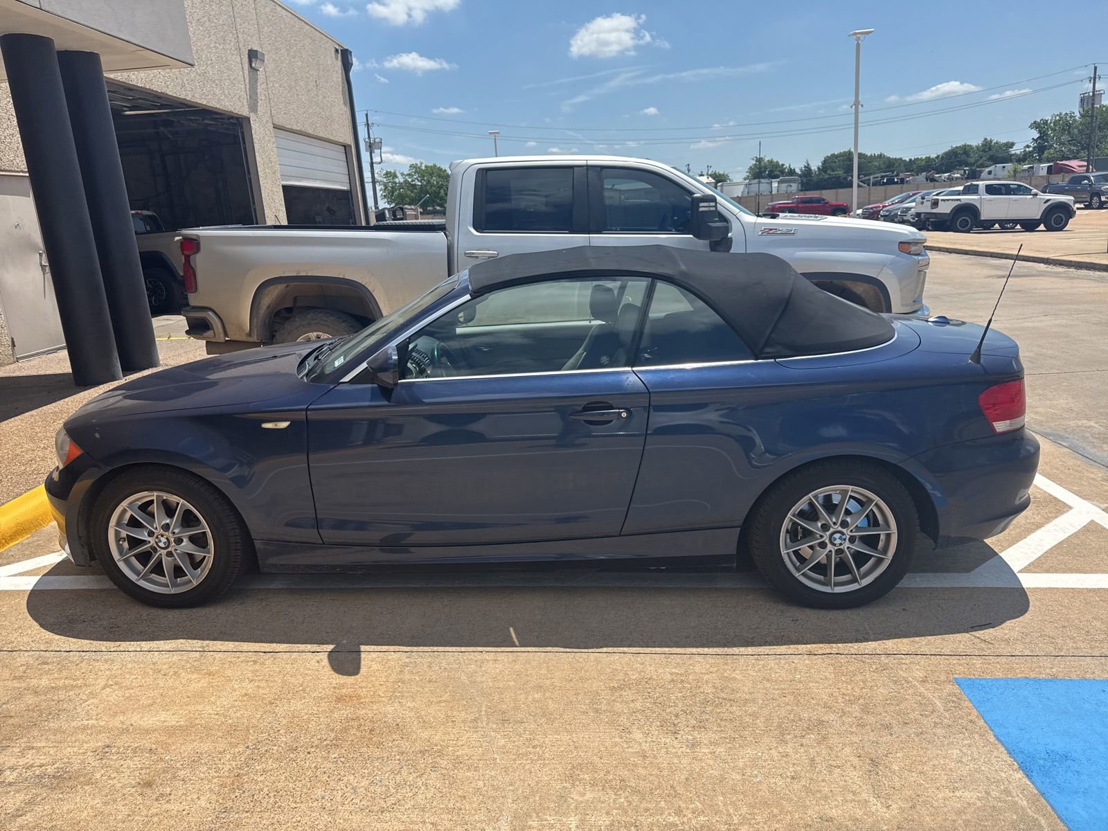 Used 2011 BMW 128i Convertible RWD image 2
