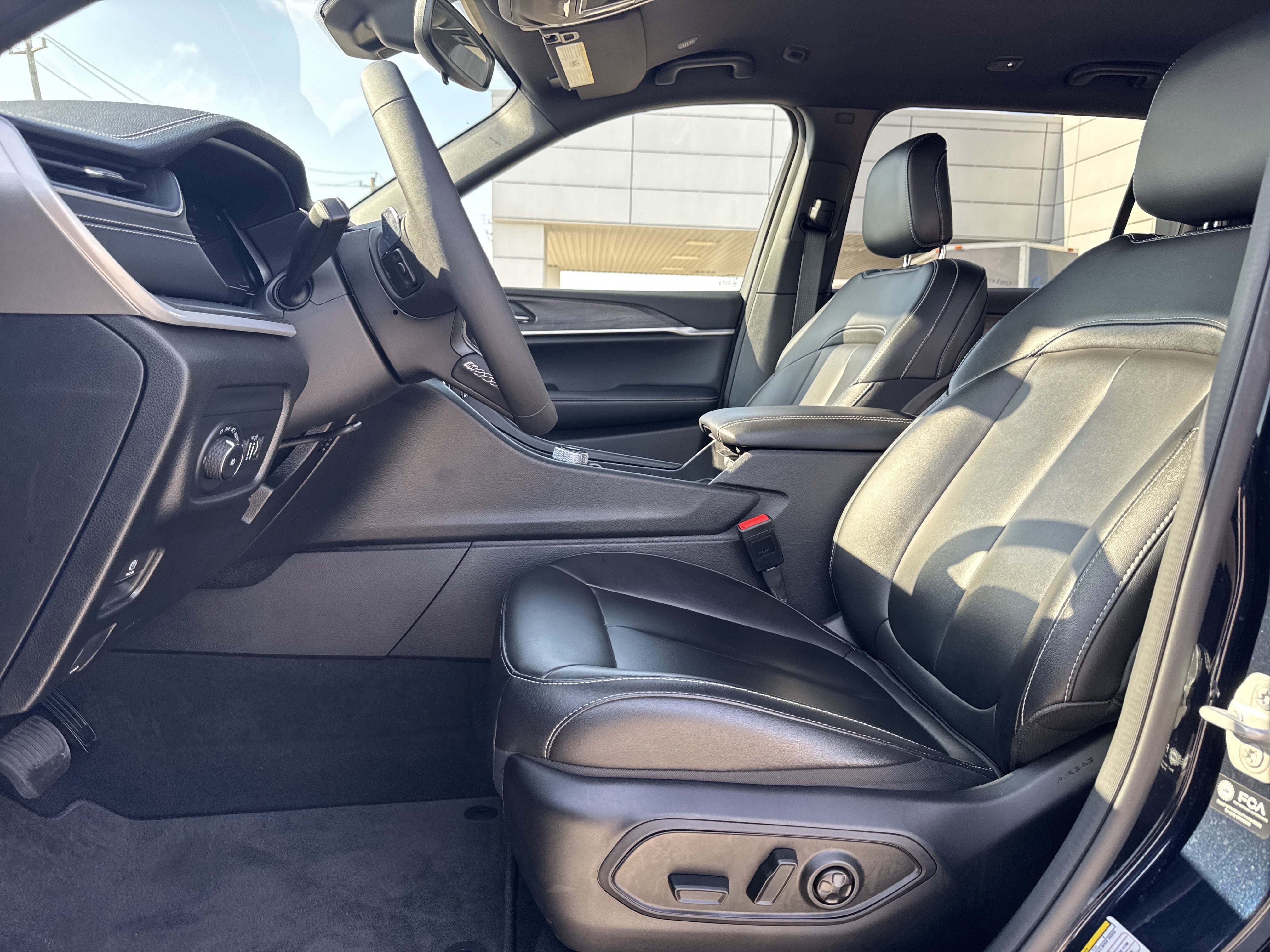 Used 2024 Jeep Grand Cherokee L Limited image 27