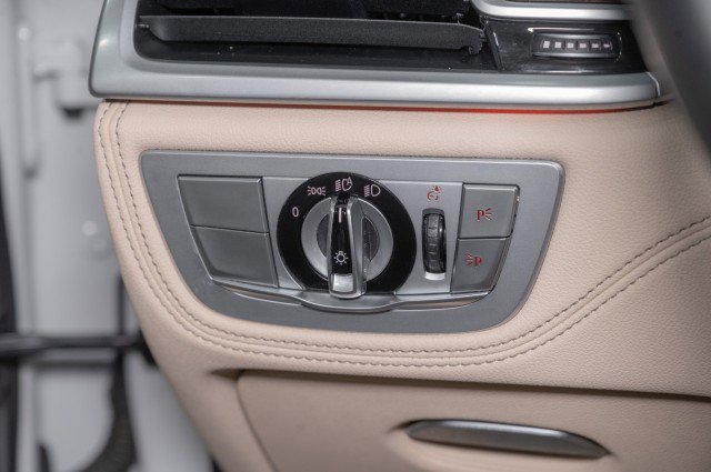 Used 2021 BMW 740i w/ M Sport Package RWD image 19