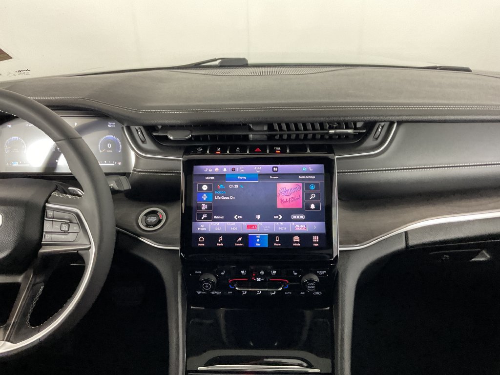 Used 2023 Jeep Grand Cherokee L Limited w/ Luxury Tech Group II AWD/4WD image 14