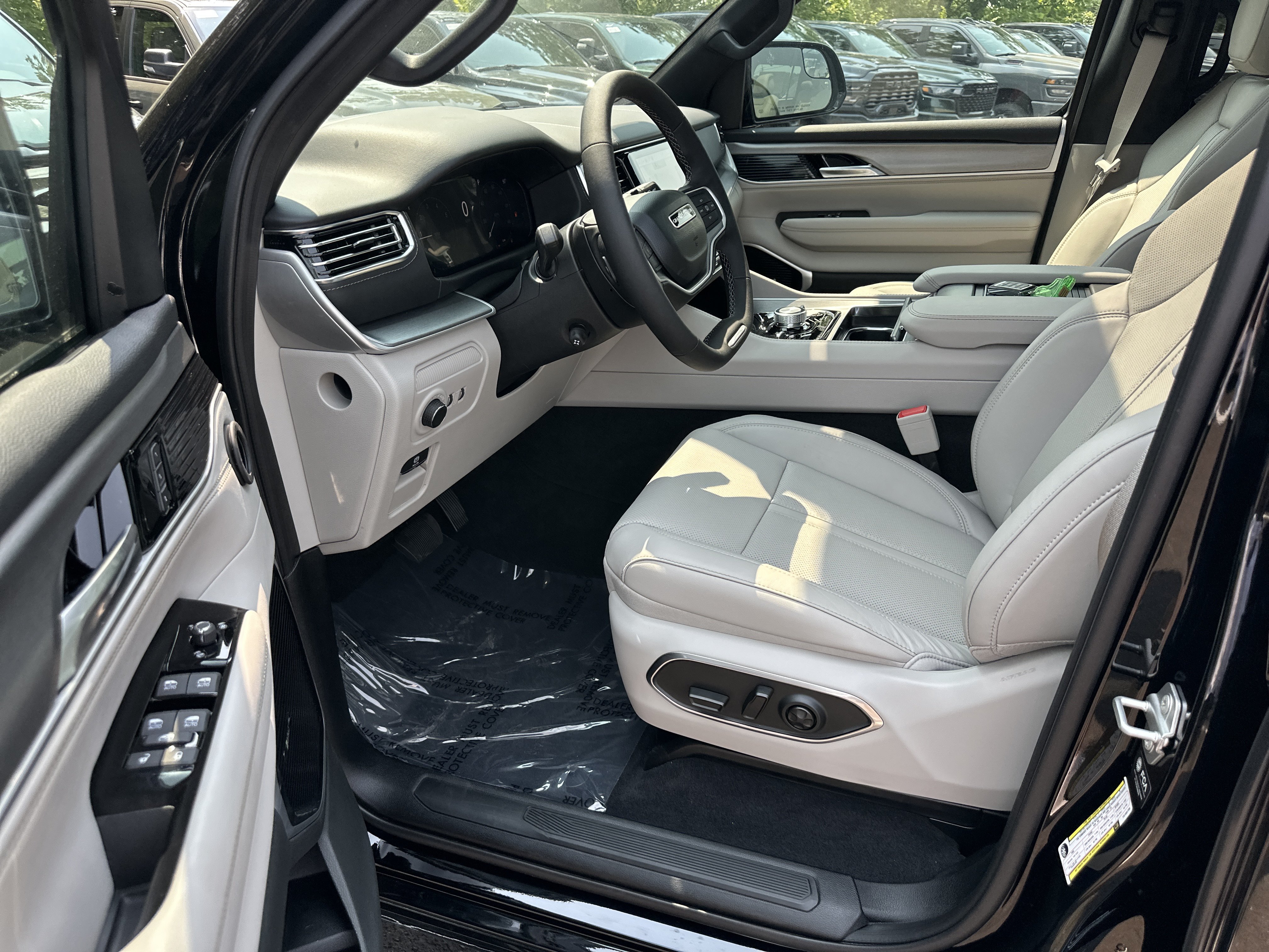 New 2026 Jeep Grand Wagoneer L Limited AWD/4WD image 25