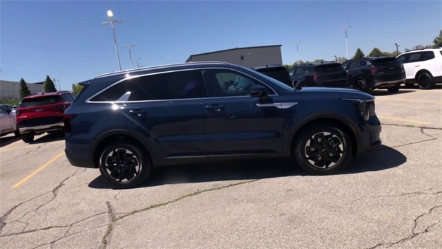 New 2025 Kia Sorento S w/ Panoramic Sunroof Package image 3