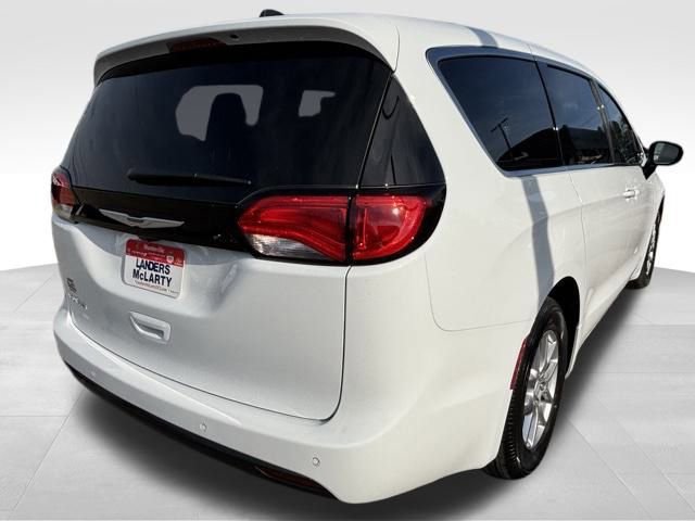 New 2026 Chrysler Voyager LX image 5