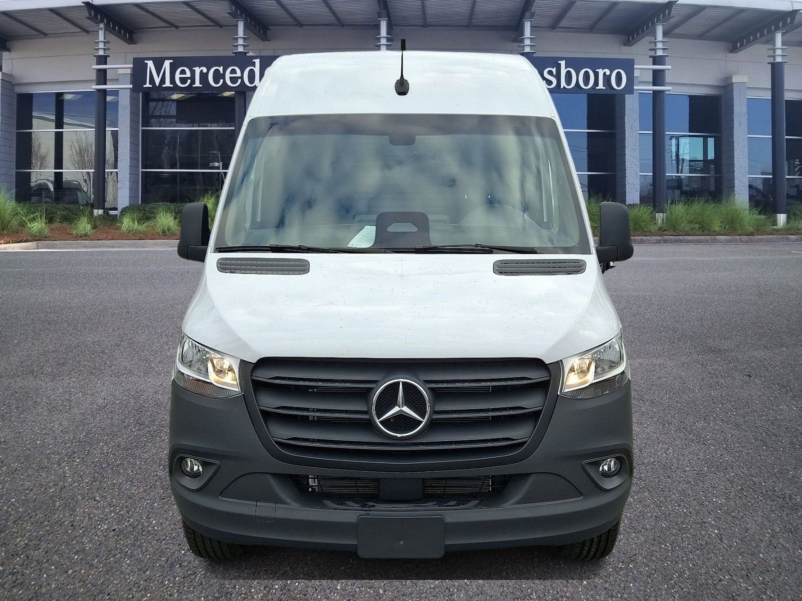 Used 2025 Mercedes-Benz Sprinter 2500 image 2