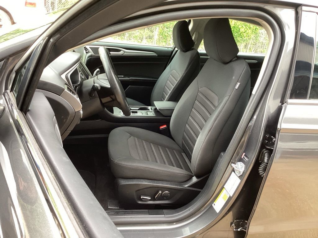 Used 2020 Ford Fusion SE FWD image 23