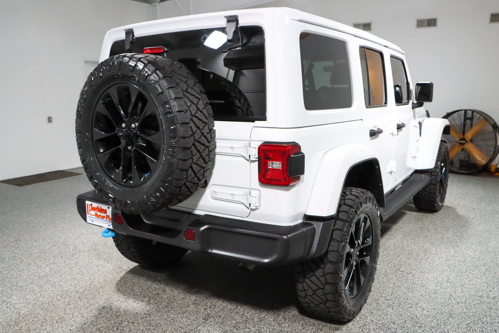 Used 2022 Jeep Wrangler Unlimited Sahara AWD/4WD image 8