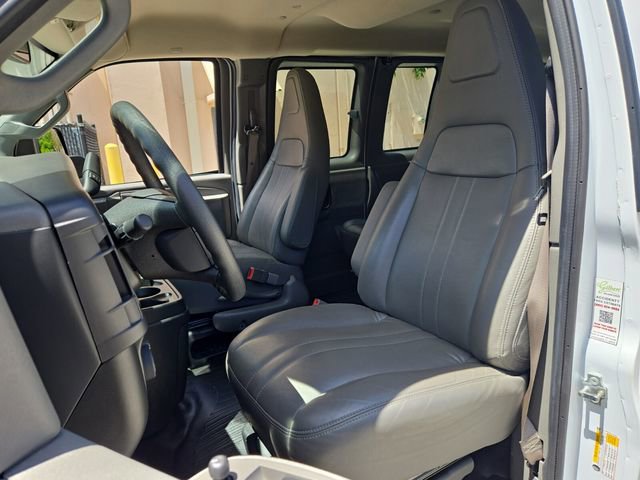 Used 2025 Chevrolet Express 3500 LS RWD image 9