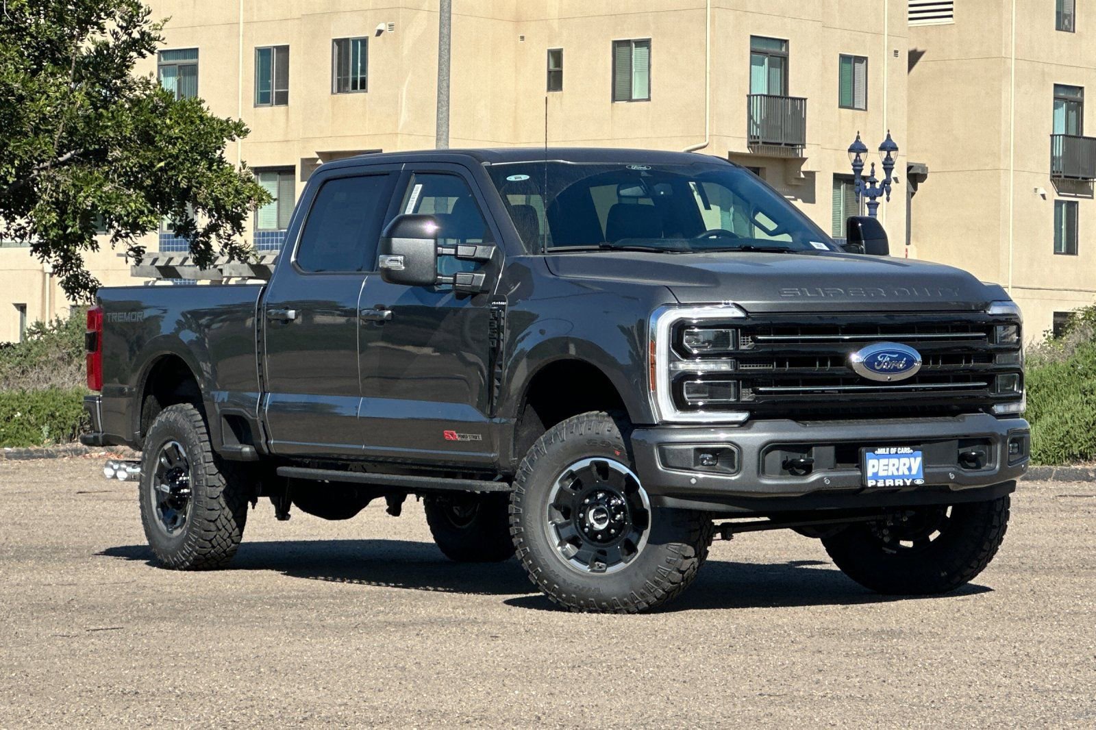 New 2026 Ford F350 Platinum w/ Tremor Off-Road Package