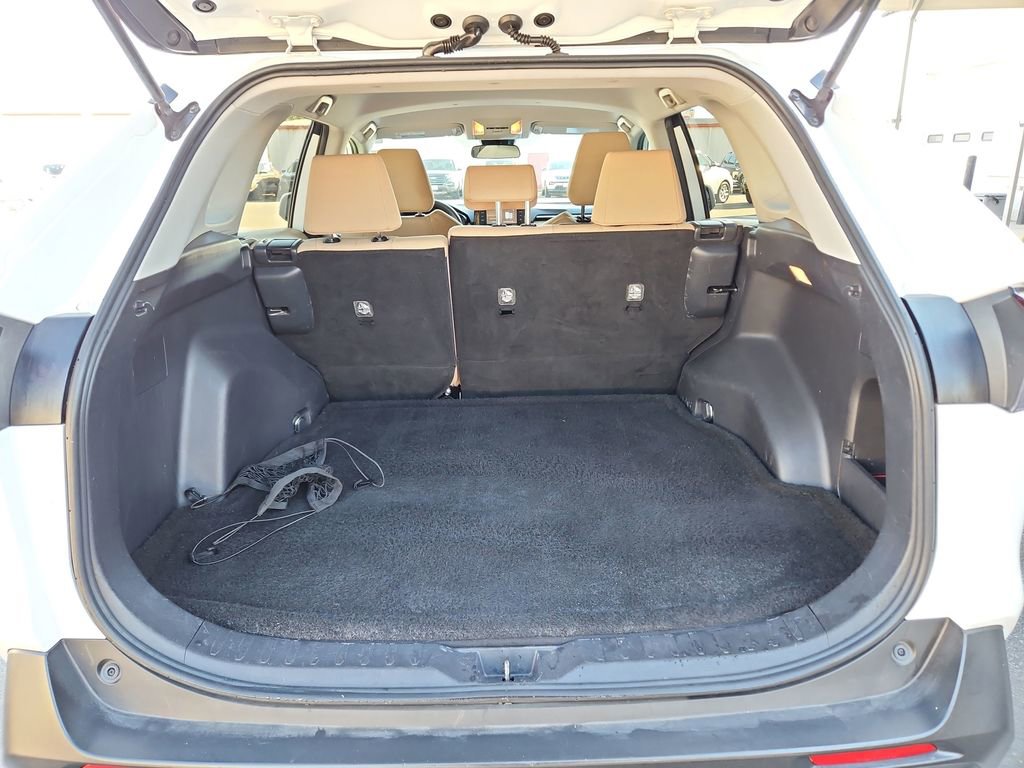 Used 2020 Toyota RAV4 XLE image 28