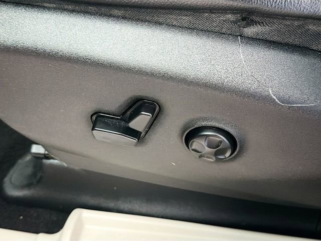 Used 2017 Chrysler Pacifica Touring-L Plus image 17