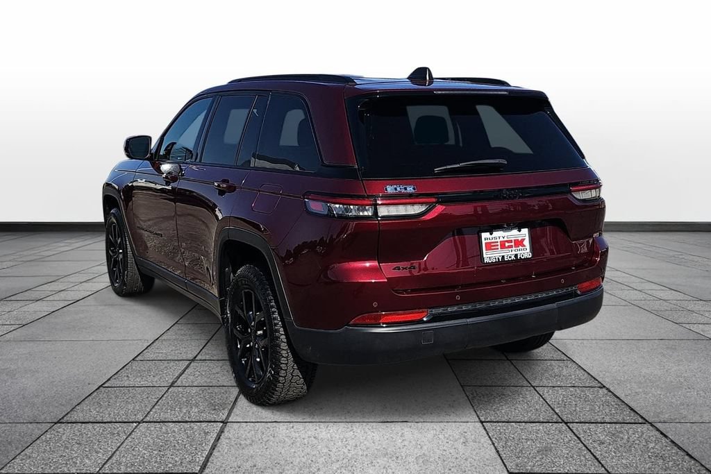 Used 2025 Jeep Grand Cherokee Altitude AWD/4WD image 7