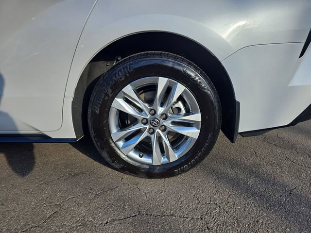 Used 2025 Toyota Sienna Limited image 34