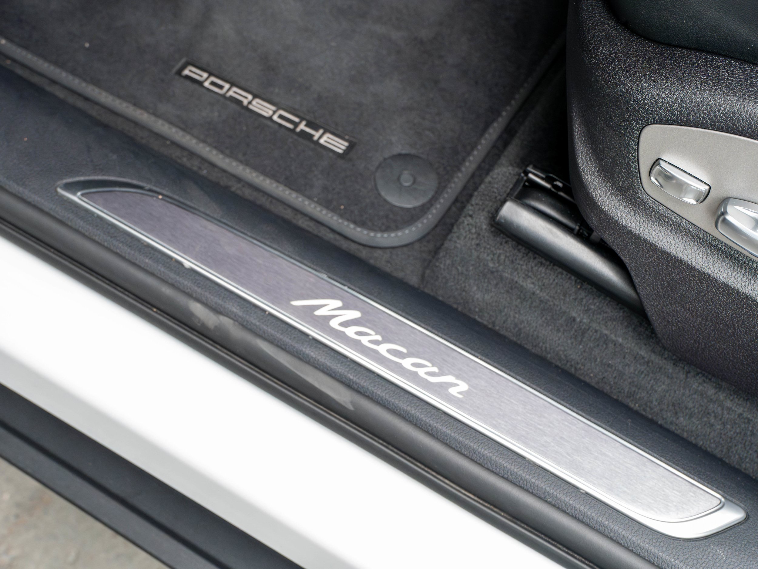 Certified 2026 Porsche Macan AWD/4WD image 29