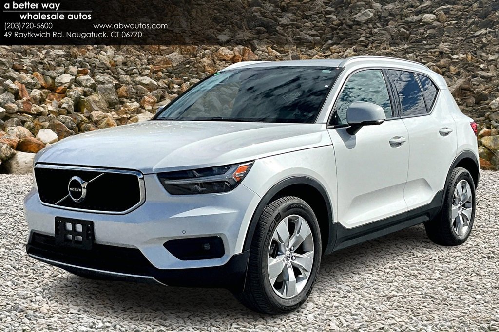 Used 2022 Volvo XC40 T5 Momentum