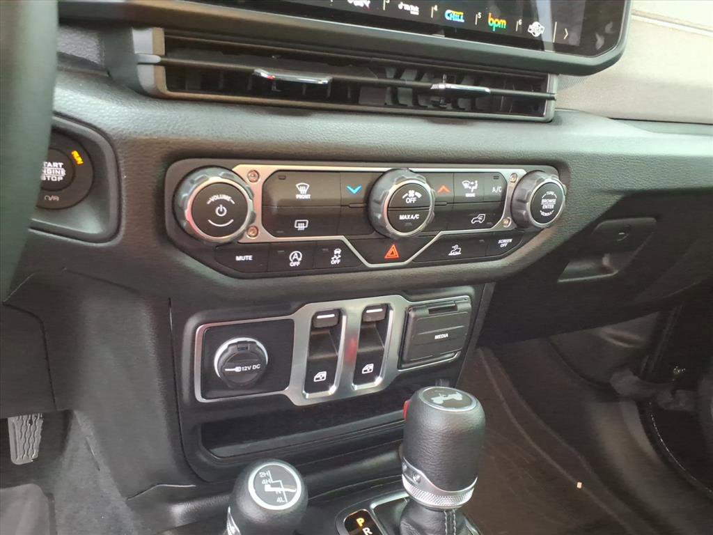 Used 2025 Jeep Wrangler Sport S image 18